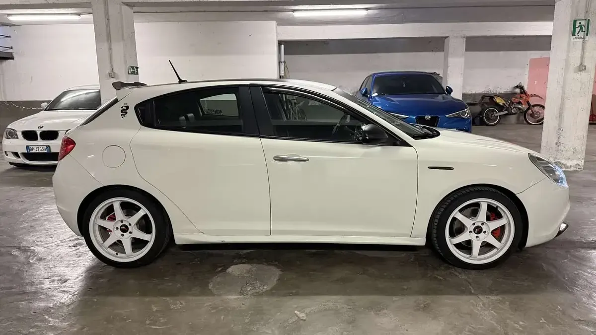 Usata Alfa Romeo Giulietta Exclusive 170 CV (125 kW) 2013 Bianco Utilitaria