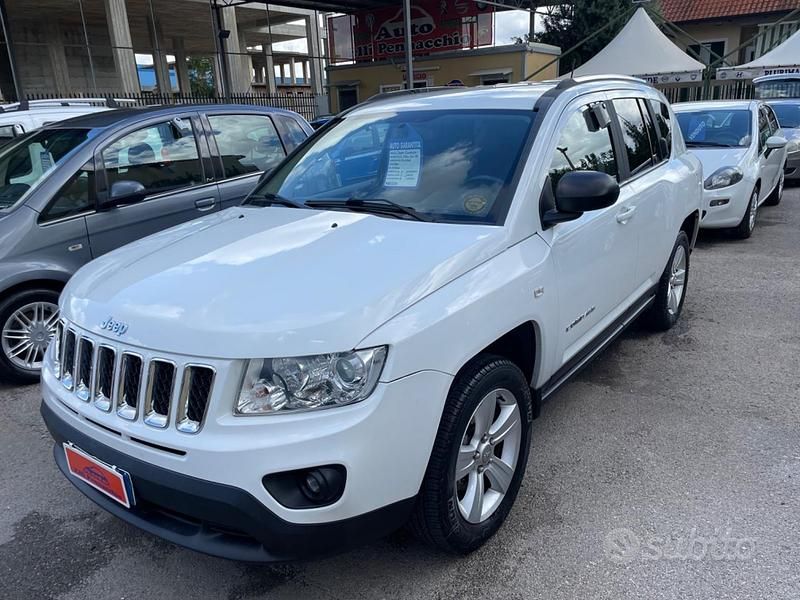 Bianco Usata 2011 Jeep Compass SUV | 6100 € (Buon prezzo) - Immagine 1/4