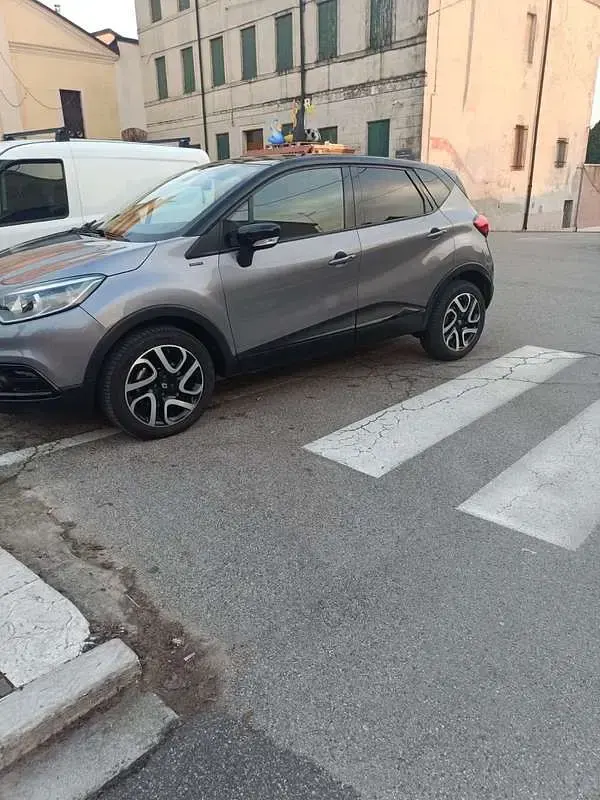 Usata Renault Captur Expression 90 CV (66 kW) 2015 SUV