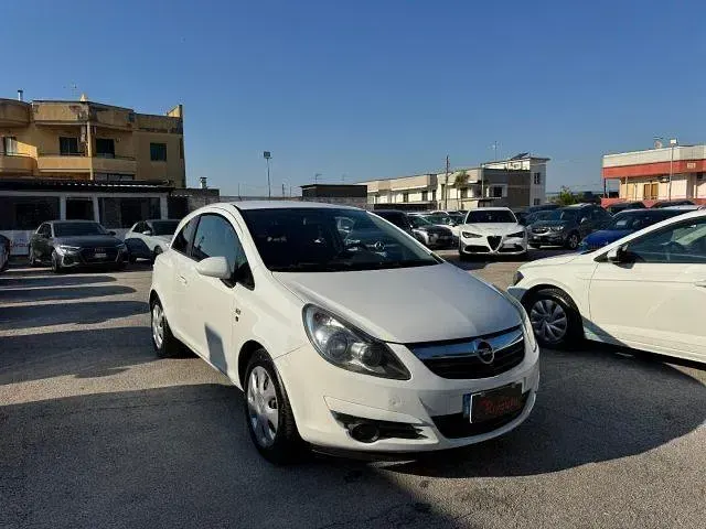 Usata Opel Corsa Cosmo 74 CV (54 kW) 2010 Bianco Utilitaria