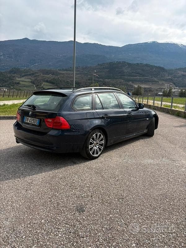 Usata BMW 318 143 CV (105 kW) 2008 Blu Station wagon