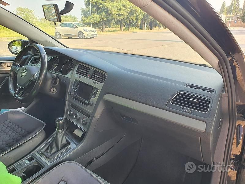 Usata VW Golf VII 110 CV (80 kW) 2016 Nero Station wagon