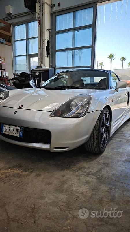 Begagnad Toyota MR2 1998 Grå Cab