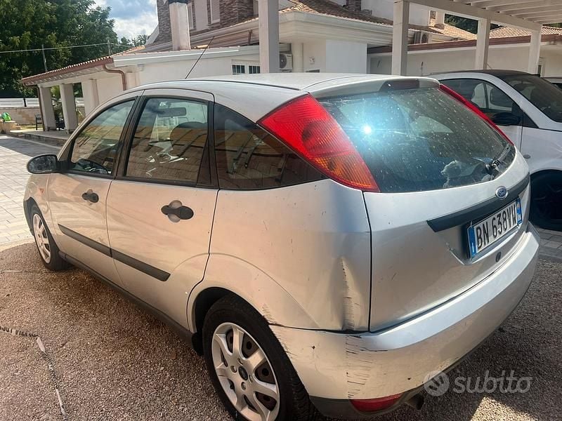 Usata Ford Focus 100 CV (73 kW) 2000 Grigio Berlina