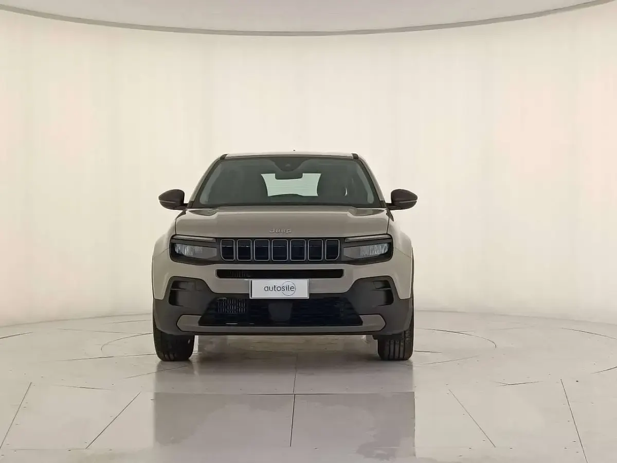 Usata Jeep Avenger Longitude 101 CV (74 kW) 2025 Stone grey matellic SUV