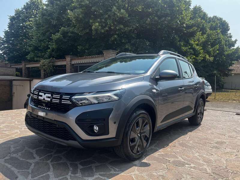 Grigio scisto Nuova 2025 Dacia Sandero Expression Due volumi | 15.900 € (Ottimo prezzo) - Immagine 1/4
