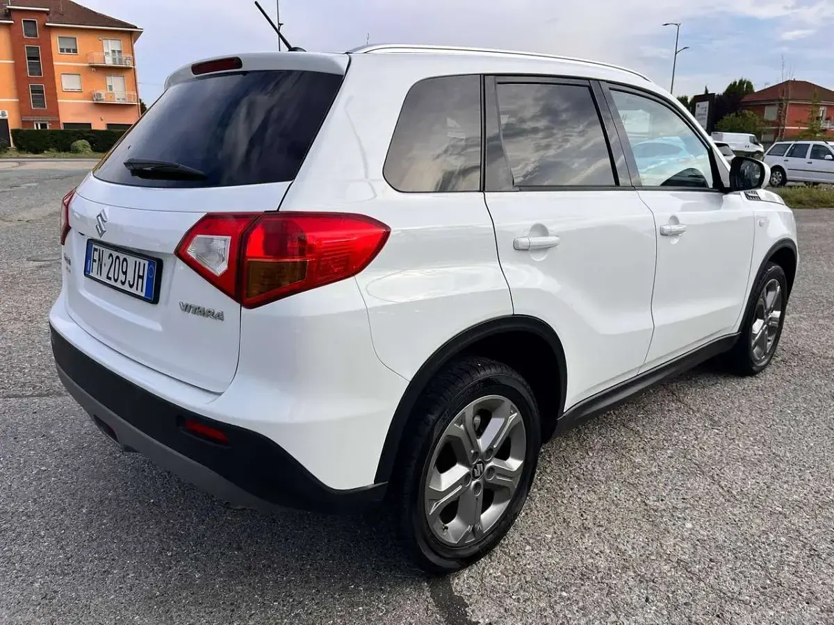Usata Suzuki Vitara Cool 120 CV (88 kW) 2018 Bianco SUV