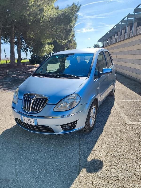 Usata Lancia Musa 2010 Blu Monovolume