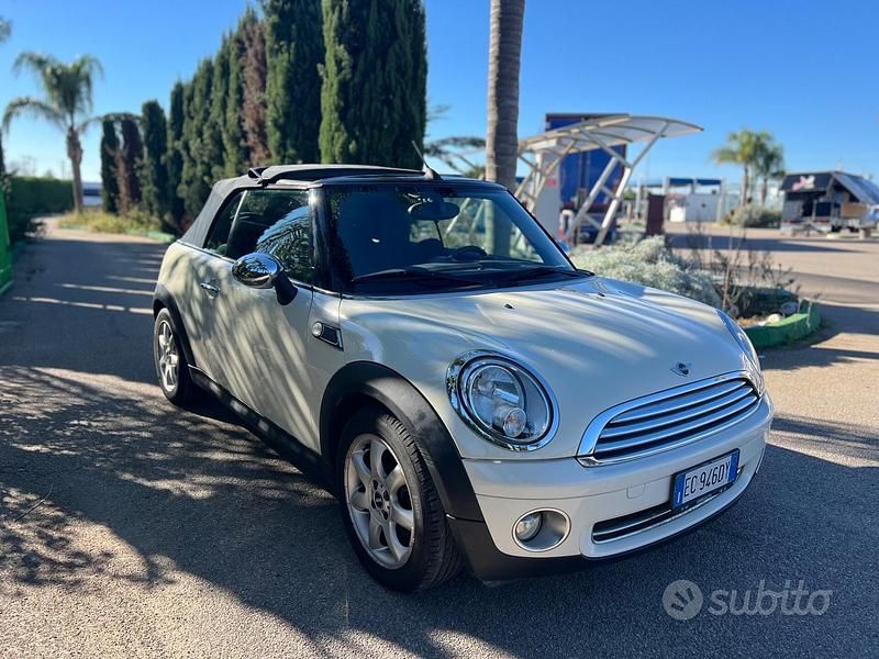 Usata Mini Cooper Cabriolet 122 CV (89 kW) 2010 Beige Cabrio