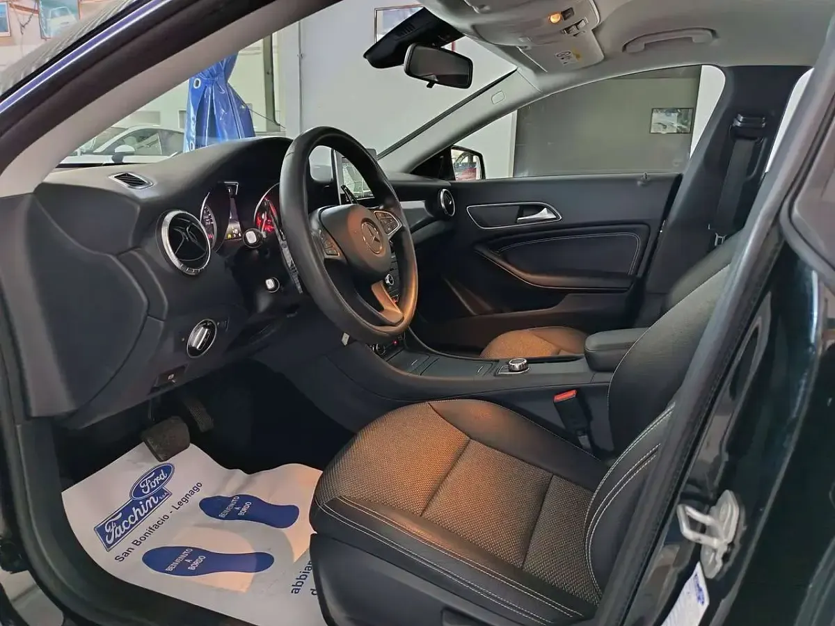 Usata Mercedes CLA220 177 CV (130 kW) 2017 Nero Coupé
