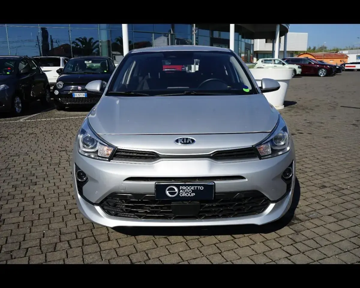 Usata Kia Rio Style 100 CV (73 kW) 2021 Grigio Utilitaria
