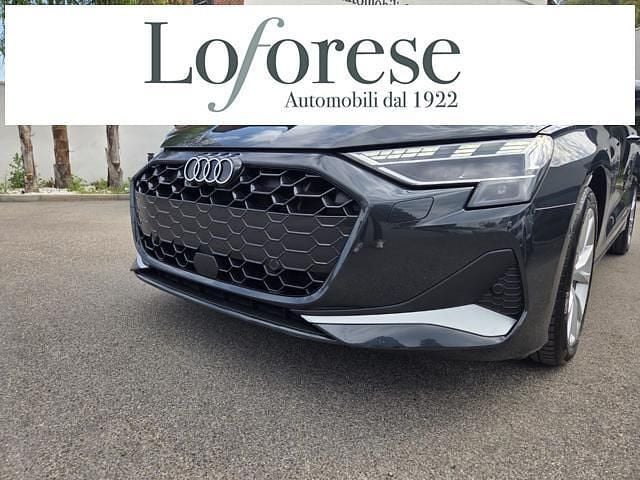 Usata Audi A3 Sportback Advanced 150 CV (110 kW) 2025 Grigio scuro metallizzato Utilitaria