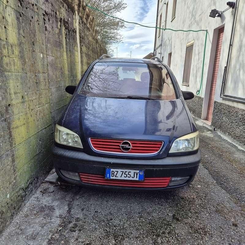 Usata Opel Zafira Elegance 101 CV (74 kW) 2002 Blu Monovolume