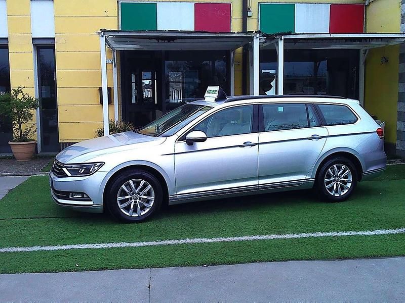 Usata VW Passat Comfortline 150 CV (110 kW) 2018 Argento Station wagon