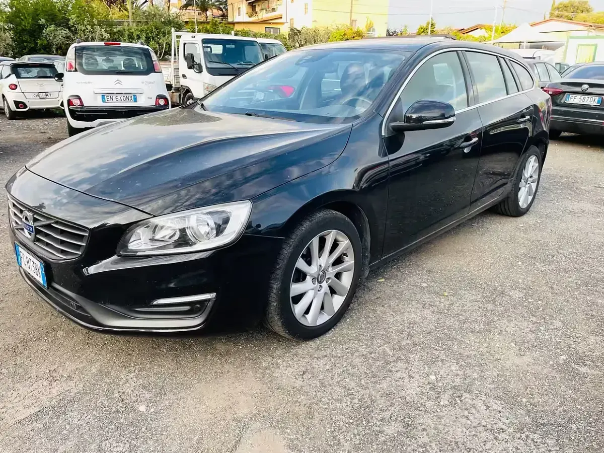 Usata Volvo V60 181 CV (133 kW) 2014 Nero Station wagon