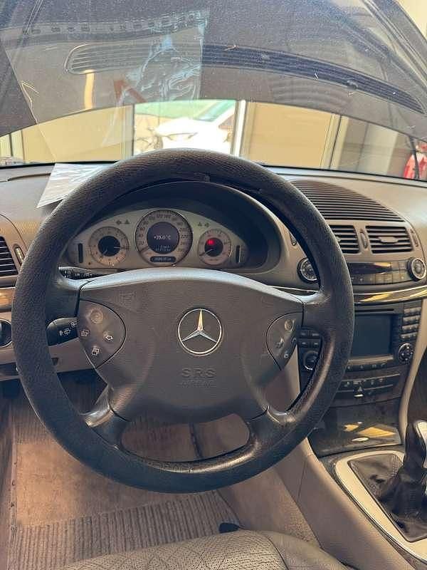 Usata Mercedes E220 177 CV (130 kW) 2003 Blu/azzurro Berlina