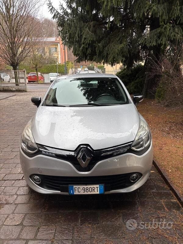 Grigio Usata 2016 Renault Clio IV Due volumi | 6800 € (Buon prezzo) - Immagine 1/3