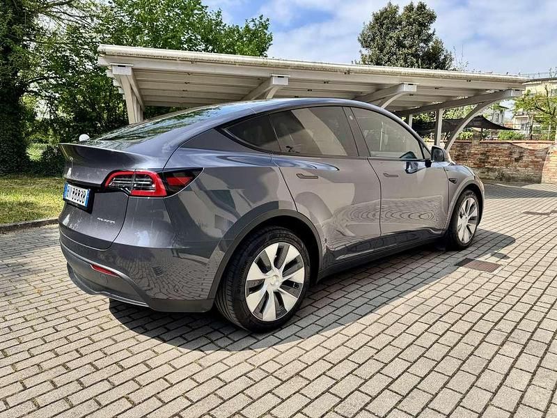 Usata Tesla Model Y 378 kW (514 CV) 2023 Grigio SUV
