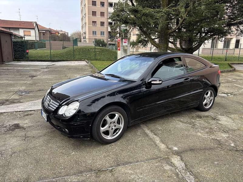 Usata Mercedes C180 131 CV (96 kW) 2002 Nero Coupé