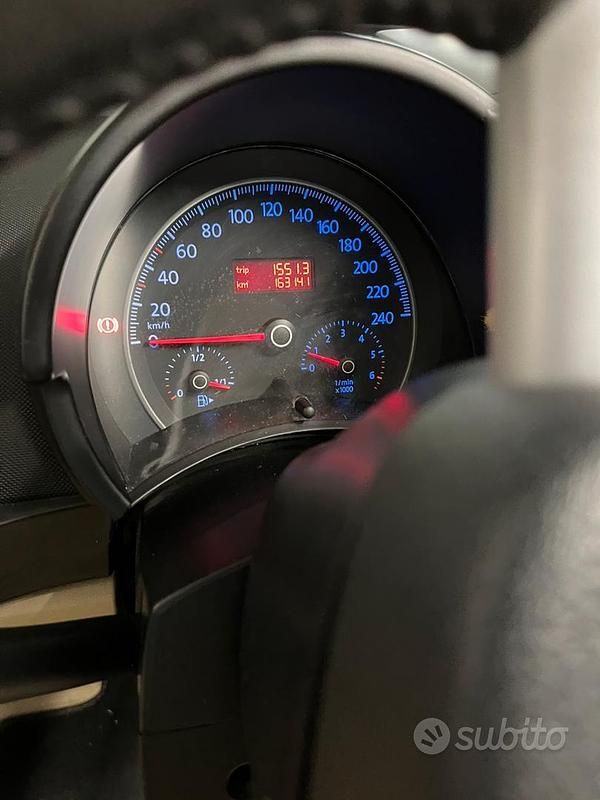 Usata VW New Beetle 75 CV (55 kW) 2008 Nero Utilitaria