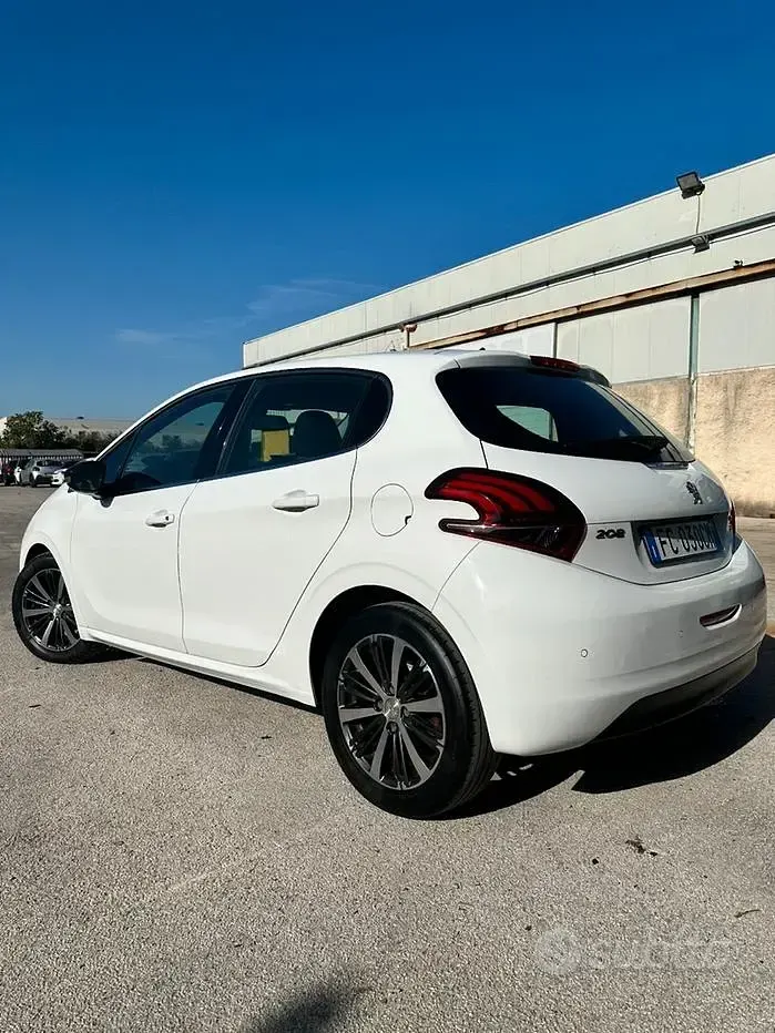 Usata Peugeot 208 Allure 110 CV (80 kW) 2016 Utilitaria