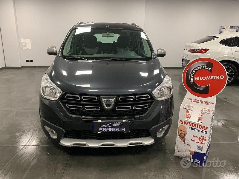 Usata Dacia Lodgy Stepway 116 CV (85 kW) 2022 Grigio Monovolume