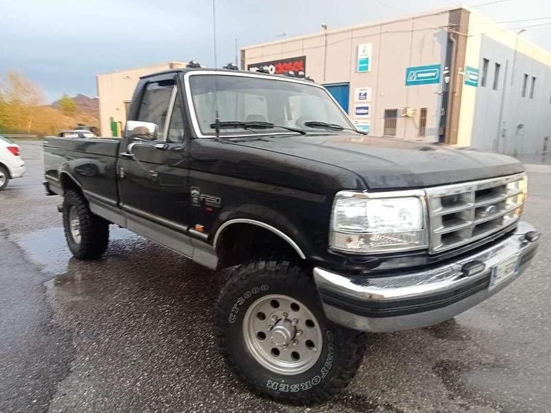 Usata Ford V8 218 CV (160 kW) 1992 Nero SUV