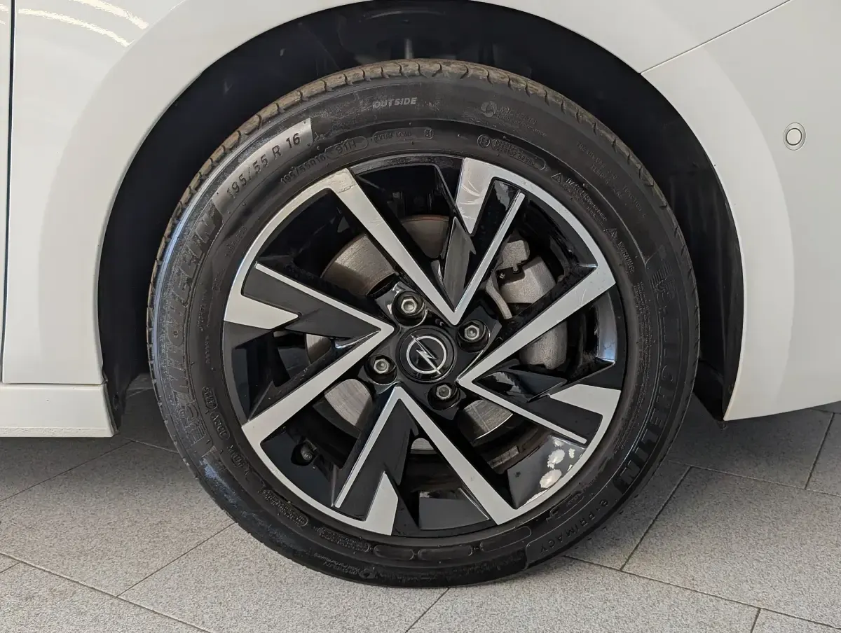 Usata Opel Corsa 101 CV (74 kW) 2025 Utilitaria