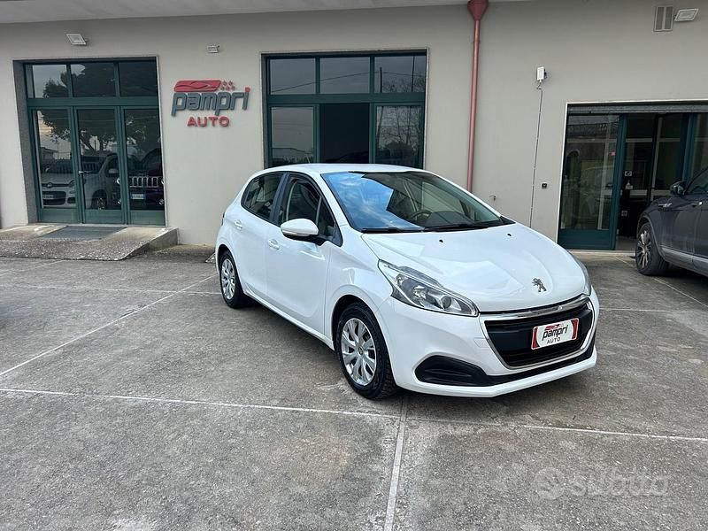 Usata Peugeot 208 Active 68 CV (50 kW) 2015 Bianco Utilitaria