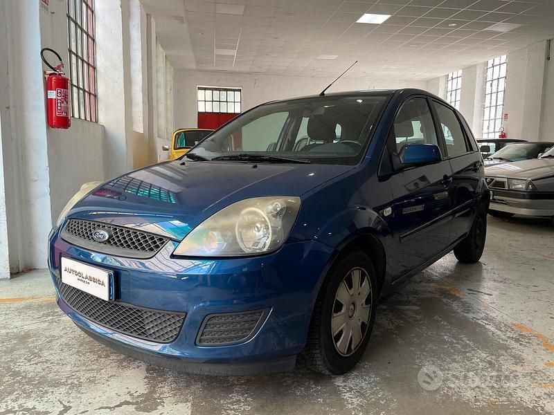 Blu Usata 2007 Ford Fiesta Tre volumi | 2399 € (Buon prezzo) - Immagine 1/4