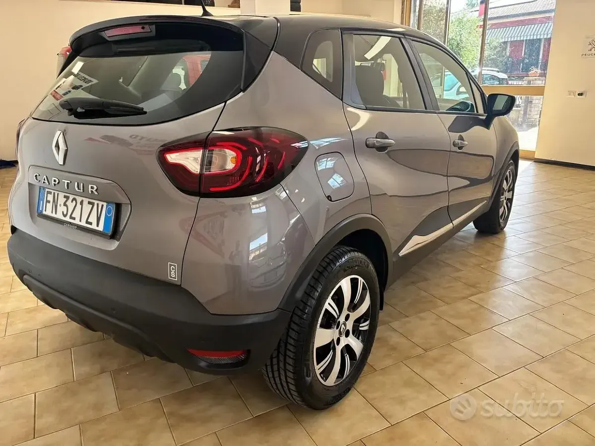 Usata Renault Captur 90 CV (66 kW) 2018 Grigio SUV