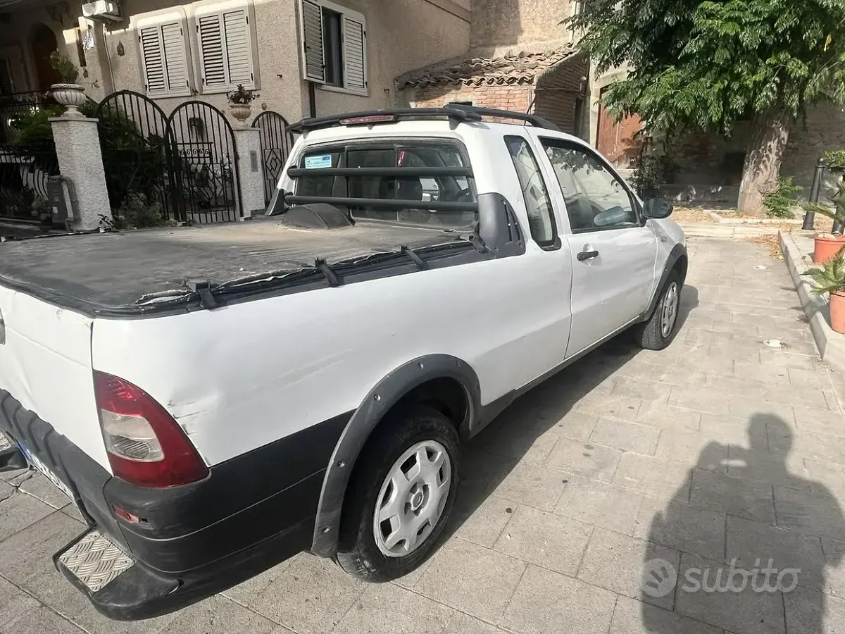 Usata Fiat Strada 84 CV (61 kW) 2010 Bianco Pick-up