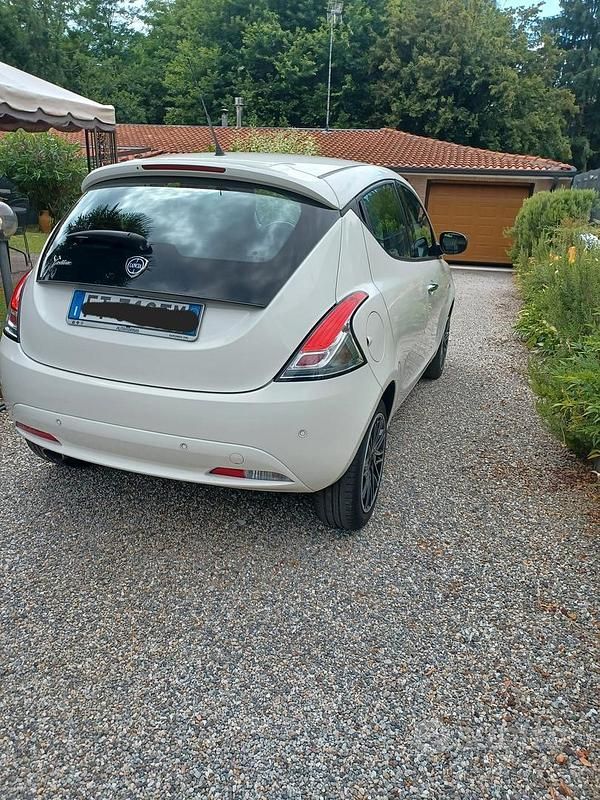 Bianco Usata 2019 Lancia Ypsilon Gold Due volumi | 12.000 € (Cara) - Immagine 1/4