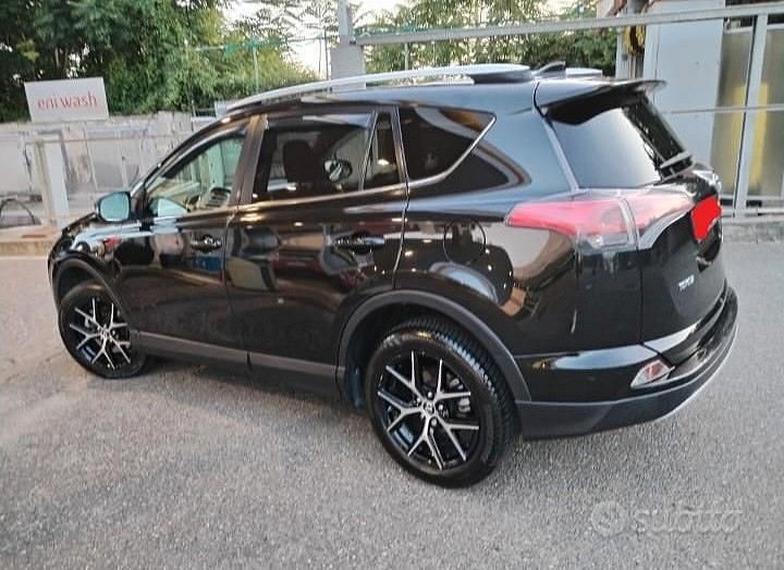 Usata Toyota RAV4 143 CV (105 kW) 2016 Nero SUV