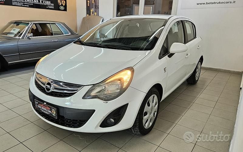 Usata Opel Corsa 75 CV (55 kW) 2014 Bianco Berlina