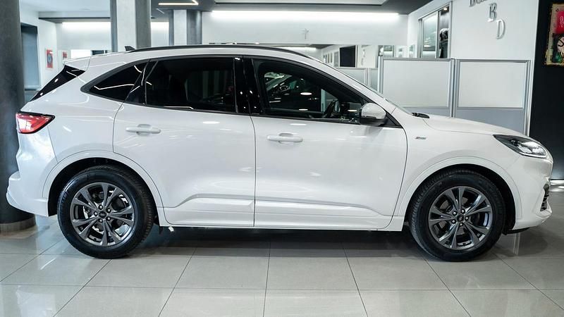 Usata Ford Kuga ST-Line X 120 CV (88 kW) 2022 Bianco SUV