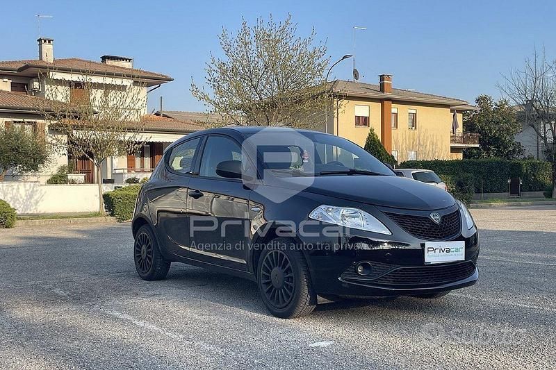 Usata Lancia Ypsilon 69 CV (50 kW) 2019 Nero Utilitaria