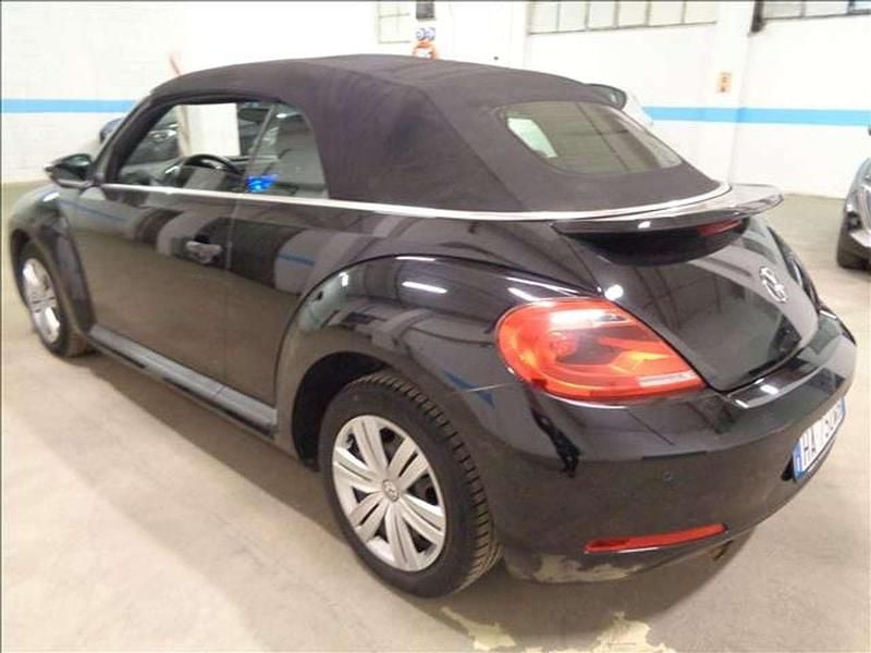 Usata VW Beetle Cabriolet Design 105 CV (77 kW) 2015 Nero Cabrio