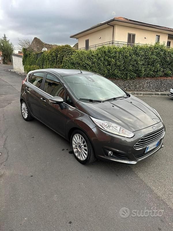 Usata 2017 Ford Fiesta Titanium Tre volumi | 7490 € (Super prezzo) - Immagine 1/4