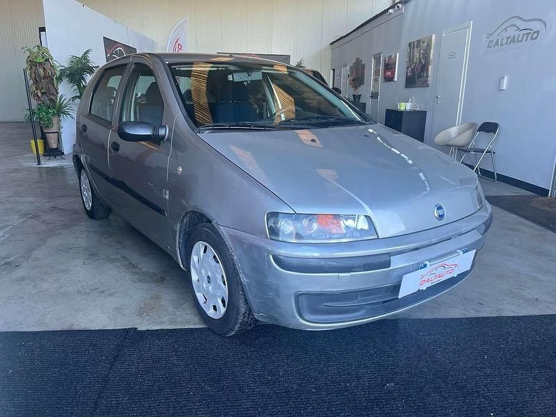 Usata Fiat Punto 60 CV (44 kW) 2001 Grigio metallizzato Utilitaria