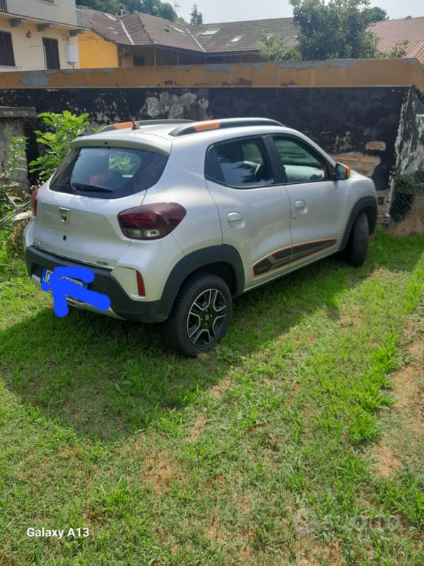 Grigio Usata 2022 Dacia Spring Utilitaria | 11.900 € (Cara) - Immagine 1/2