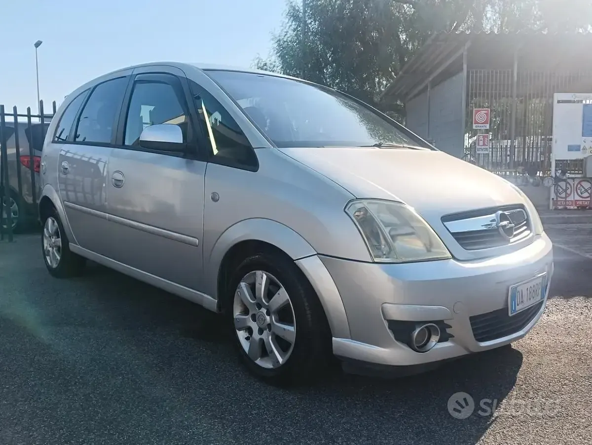 Usata Opel Meriva Enjoy 101 CV (74 kW) 2006 Grigio Monovolume