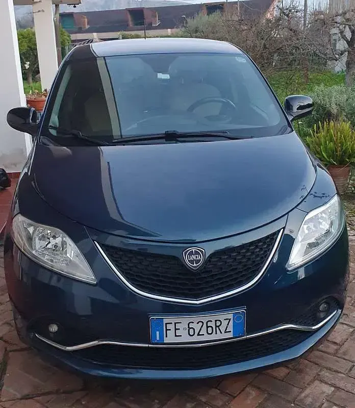 Usata Lancia Ypsilon S 95 CV (69 kW) 2016 Blu/azzurro Utilitaria