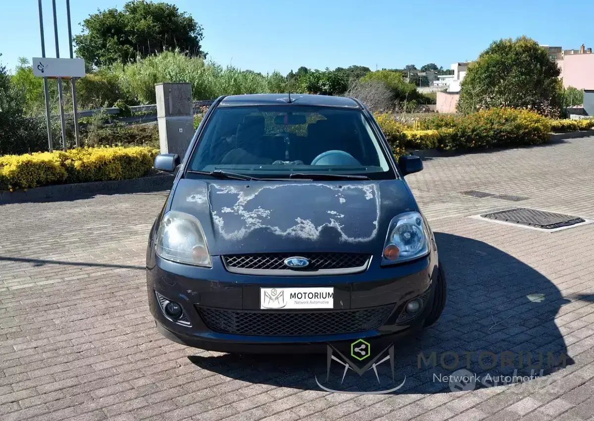 Usata Ford Fiesta 68 CV (50 kW) 2007 Nero Utilitaria