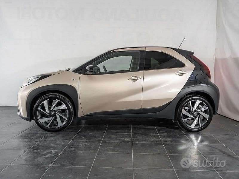 Usata Toyota Aygo X Lounge 72 CV (52 kW) 2023 Giallo SUV