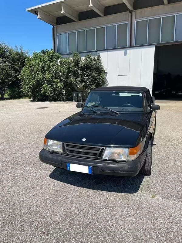 Begagnad Saab 900 1990 Svart Cab
