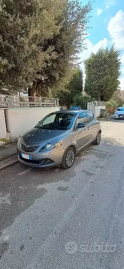 Usata Lancia Ypsilon 69 CV (50 kW) 2021 Grigio Utilitaria