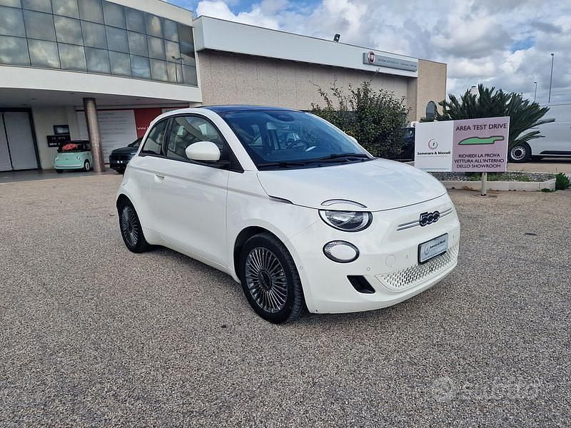 Usata Fiat 500e Icon 85 kW (116 CV) 2022 Bianco Cabrio
