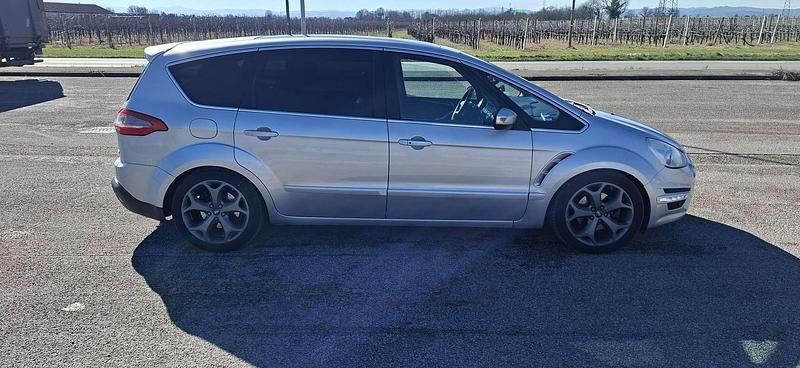 Usata Ford S-MAX Titanium 140 CV (102 kW) 2011 Argento Monovolume