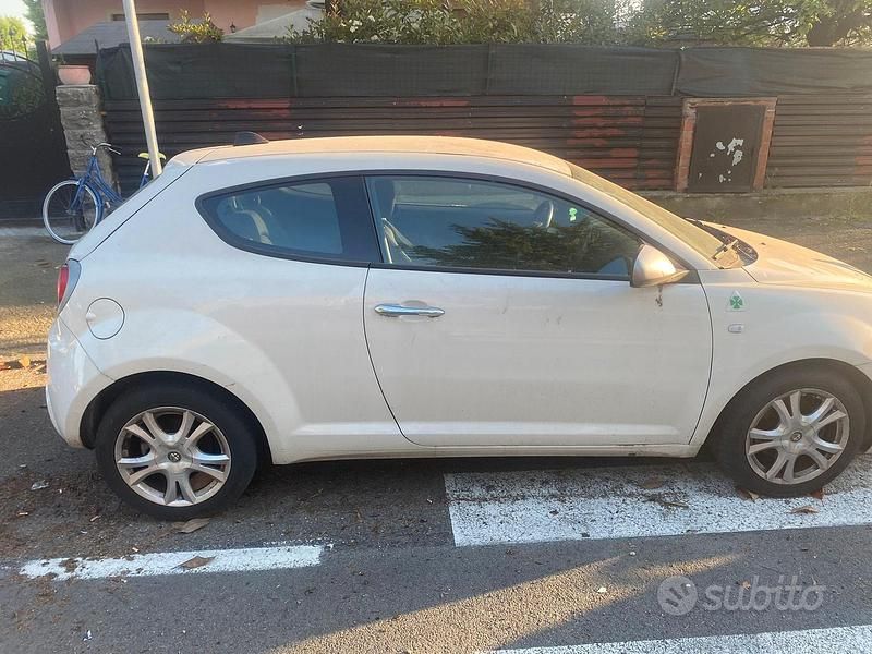 Usata Alfa Romeo Giulietta 105 CV (77 kW) 2011 Bianco Utilitaria